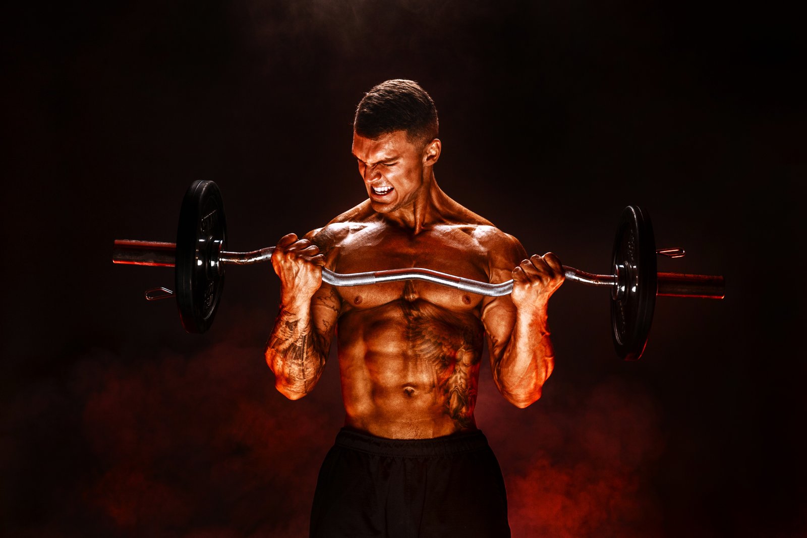 Erkek fitness yapıyor